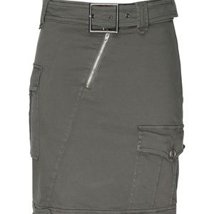 Knee length pencil skirt.